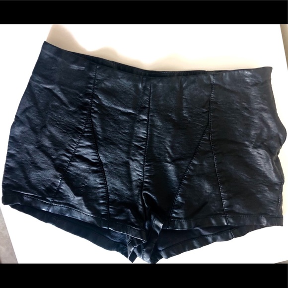 FOREVER 21 Faux Leather Highwaisted Short - Picture 1 of 3